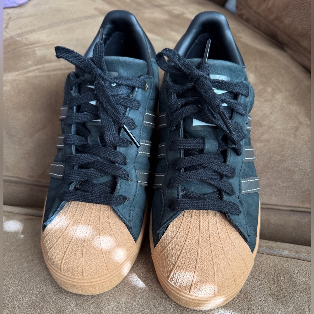 Adidas Black and Gold Superstar Gore-Tex La marque